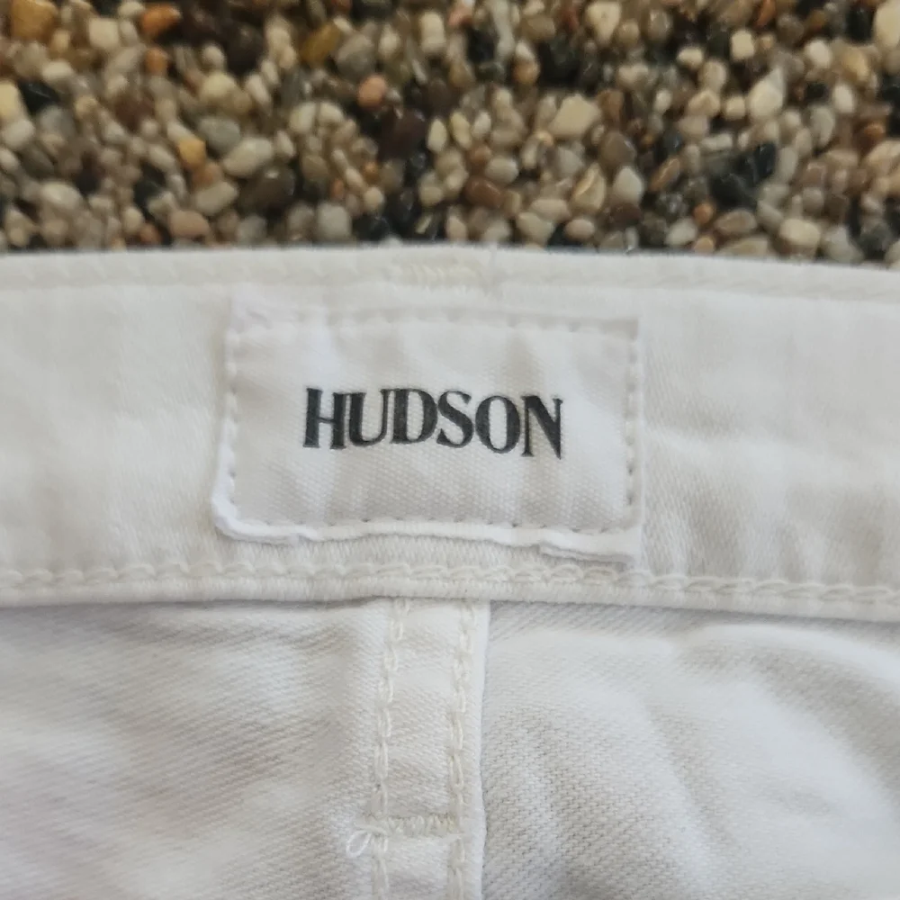 Hudson Amelia Cut Off Knee Shorts, Size 28